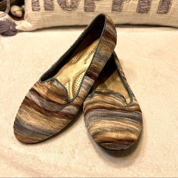 Pierre Dumas Neutral Colors Striped Crinkled Loafers / Flats Size 7 - Picture 1 of 11